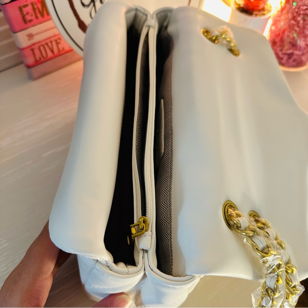 2 in 1 Classic Fashion Quilted White Shoulder Bag with Gold Chain and Clasp - Picture 8 of 12